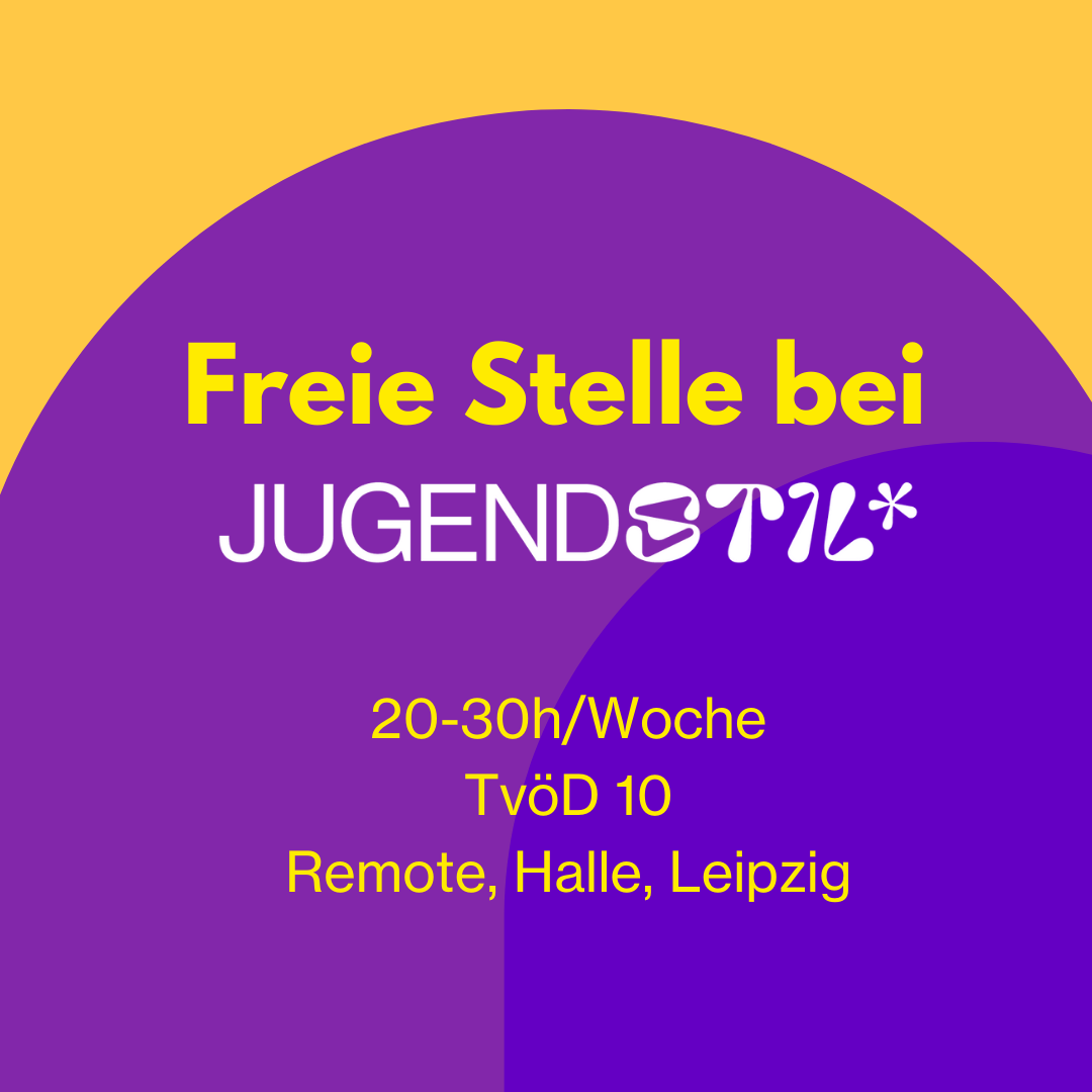 Text auf gelb-lila Kachel: Freie Stelle bei JUGENDSTIL*, 20-30 h/Woche, TvÖD10, Remote, Halle, Leipzig